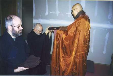 Master Sheng-yen (right) presenting the kesa to Simon Child (left) and Max Kalin (back) Master Sheng-yen (right) presenting the kesa to Simon Child (left) and Max Kalin (back)